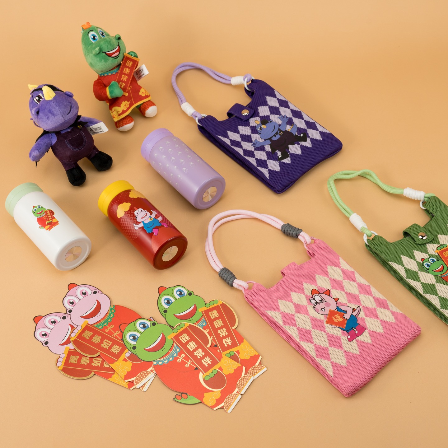 🌟【清潔龍阿德限定禮品系列】🌟
真係好開心可以設計同製作呢套清潔香港大使「清潔龍阿德」嘅可愛又實用禮品!一齊嚟睇吓我哋嘅新品啦:
🧸 毛絨公仔匙扣
超可愛嘅Q版阿德,全部手工縫製,好啱小朋友同粉絲收藏!
☕ 保溫壺
輕巧方便帶出街,質素一流,日日都飲到暖笠笠嘅飲品,又環保又實用~
👜 手挽織袋
用料舒服耐用,大小啱啱好,買嘢返工都啱用,日常帶住走咁啱!
🧧 利是封
設計靚又創意十足,送禮自用兩相宜,過年派利是最啱!
每件禮品我哋都用心打造,希望大家感受得到我哋嘅誠意同溫暖。
多謝食物 環境衛生署嘅支持同信任,期待有更多機會將清潔龍阿德帶俾大家!
Eco Art 天藝保
📞 電話: (852) 2321 3326
✉️ 電郵: info@ecoartgroup.com
🌐 網址: www.ecoartgroup.com
#清潔龍阿德 #毛絨公仔匙扣 #保溫壺 #手挽織袋 #利是封 #環保禮品 #EcoArtDesign #香港設計 #ecoart
